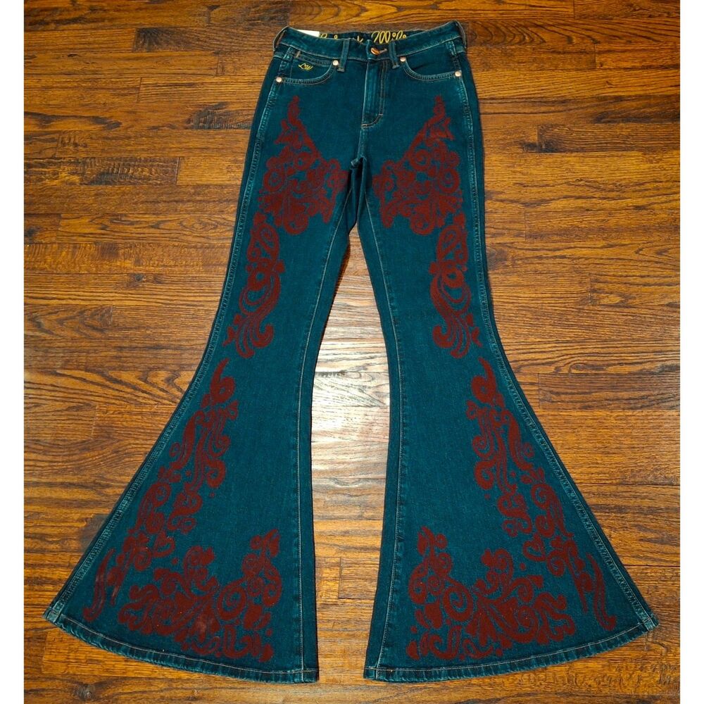 NWT Wrangler X Lainey Wilson High Rise Flare Denim Blue Jeans Women's Size 25x34 - Picture 2 of 3